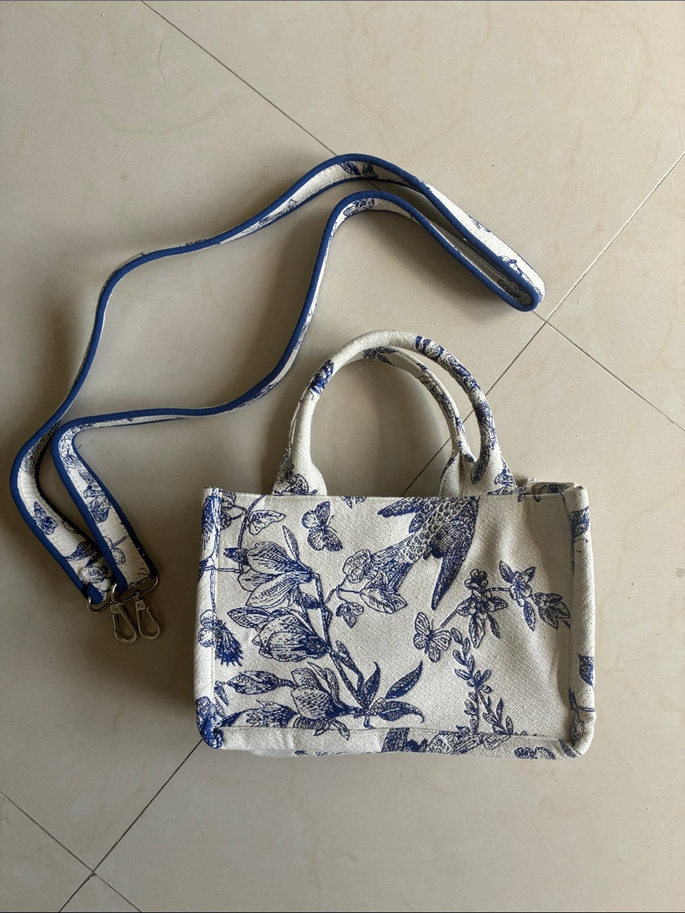 Shiraleah Chicago Floral Print Canvas Crossbody Tote - Blue on Cream